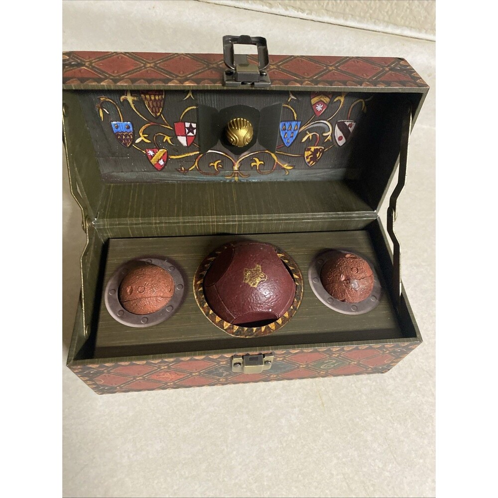 Harry Potter: Collectible Quidditch Set by Running Press - Picture 2 of 11